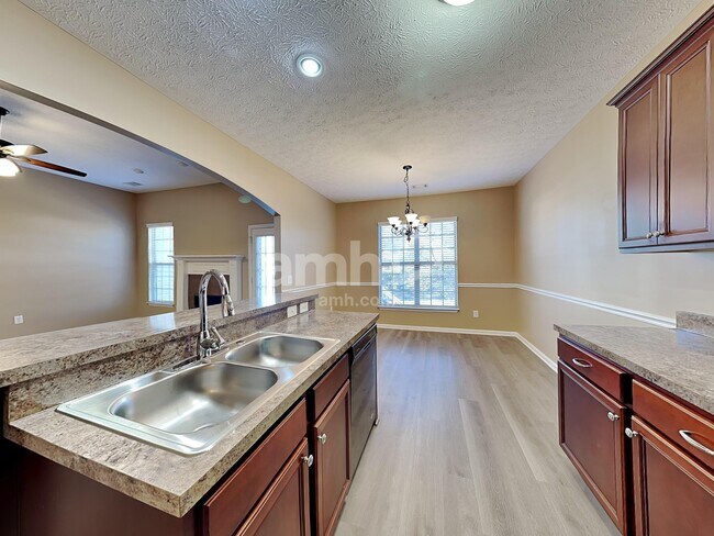Foto del edificio - 115 Otter Glen Dr