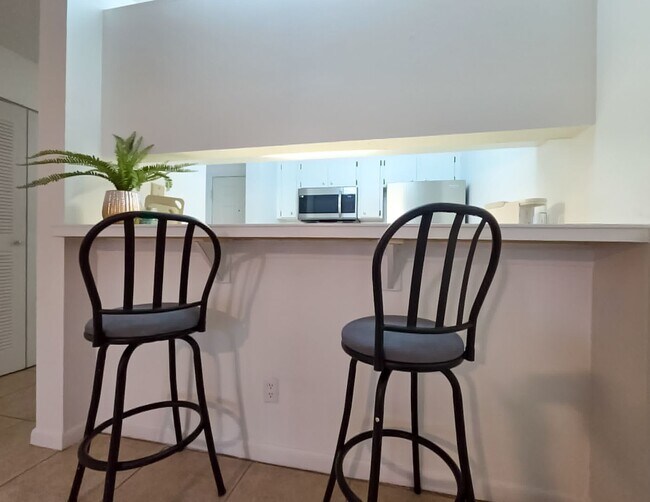 Building Photo - ROOM FOR RENT in a Charming 4/4 in University Terrace West - 411C