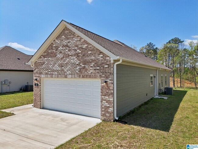 Building Photo - 129 Kings Wy