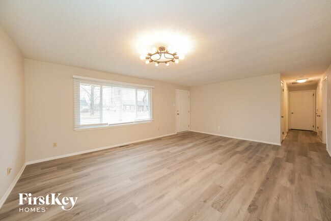 Foto del edificio - 7808 Hilltop Ln