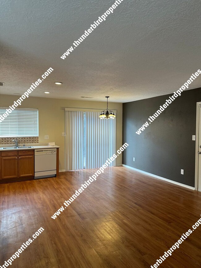 Foto del edificio - $500 off first months rent!!  Gated commun...