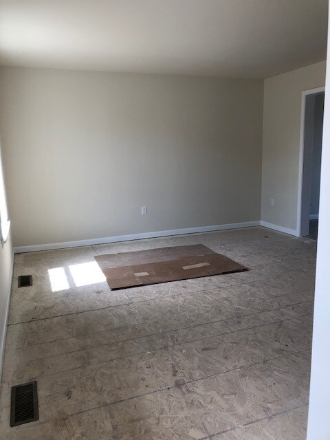 Building Photo - 4 Bed 3 Bath Single Family Home w/2 Car Ga...