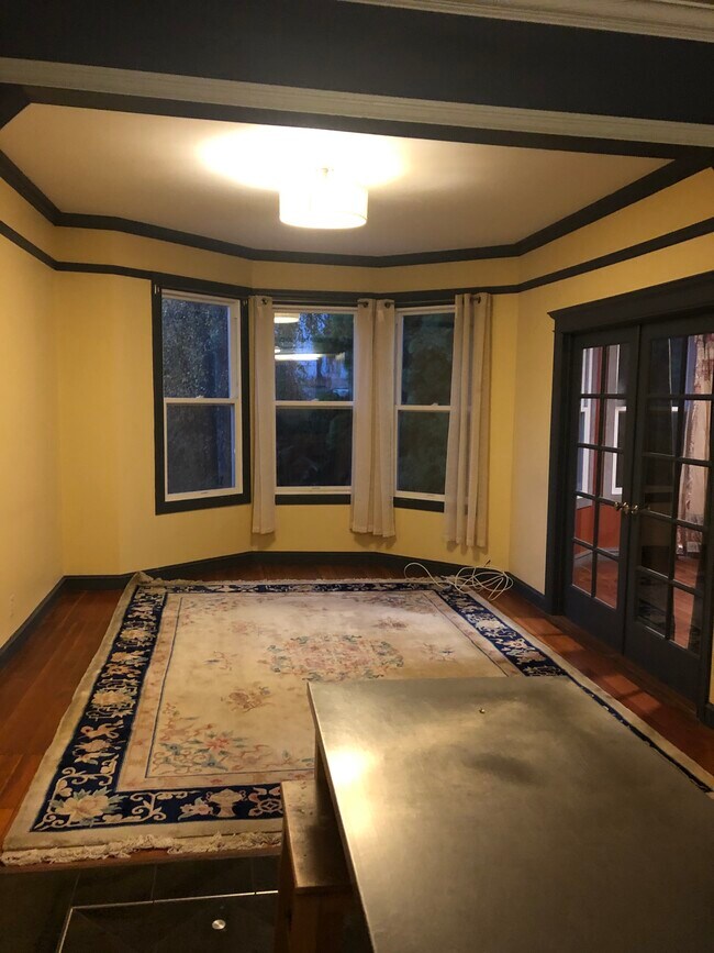 living room - 1355 Oak St