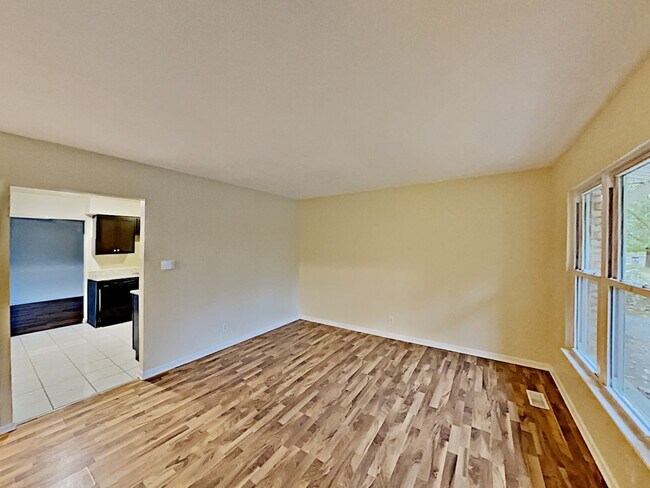 Building Photo - 205 Hadleigh Rd
