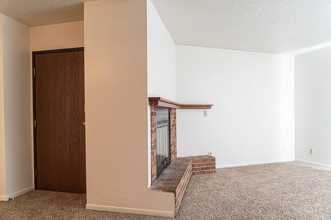 Colonial - Sala de estar - Hillcrest Village Apartments