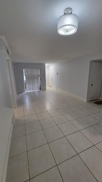 Foto del edificio - 313 Gardens Dr