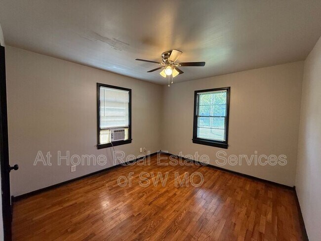 Building Photo - 1521 E McDaniel St