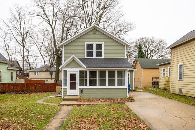 Building Photo - 1115 merrill