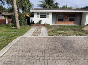 Building Photo - 4900 SW 28th Ter