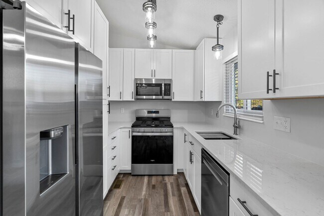 Foto del edificio - Luxury Remodeled 3Bed/2Bath w/ Finished Ba...