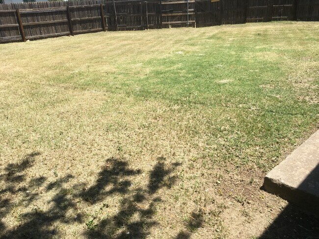 Foto del edificio - Immaculate 3 Bedroom Home with Garage and Fenced yard in Mesa Verde