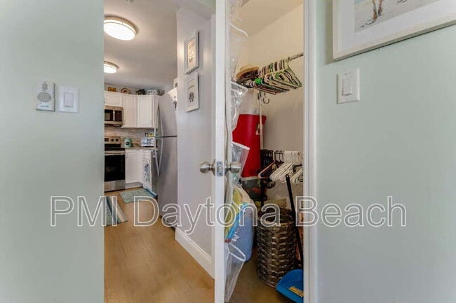 Building Photo - 116 S Grandview Ave