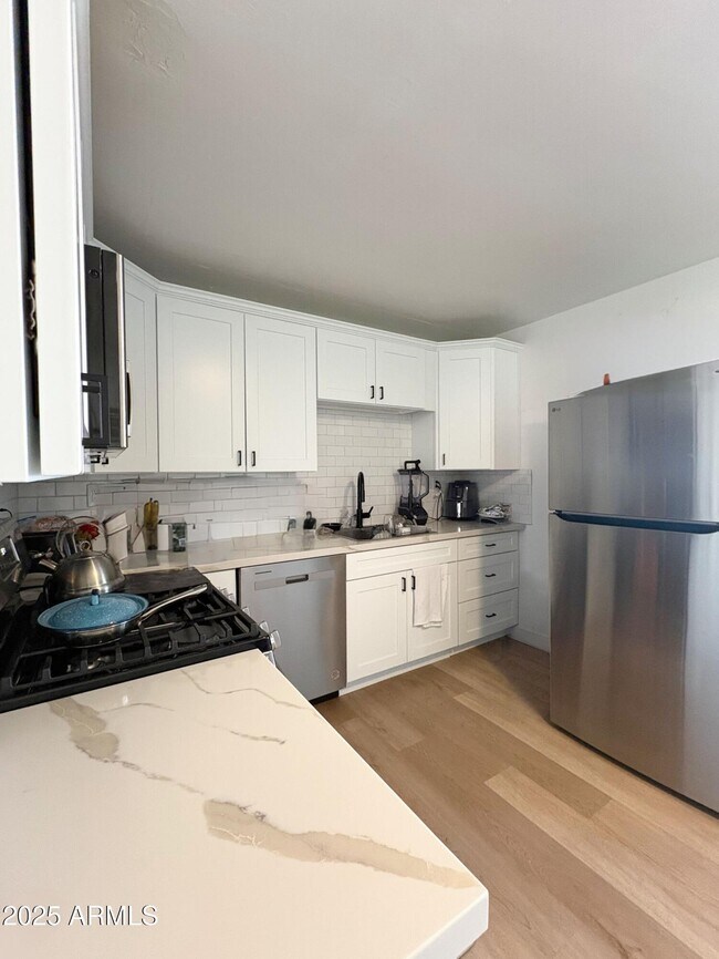 Foto del edificio - 3244 E Harvard St