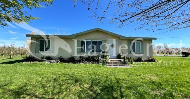 Building Photo - 3 Bed, 2 Bath Home with Open Yard in Desirable Orchards Area
