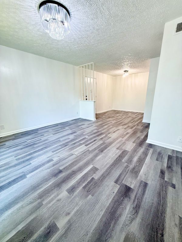 Foto del edificio - 7076 Wildwood Cir