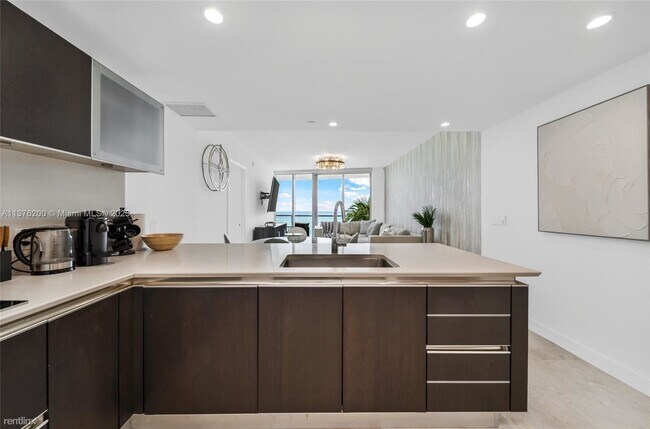 Foto del edificio - 1 br, 2 bath Condo - 17001 Collins Ave Apt...
