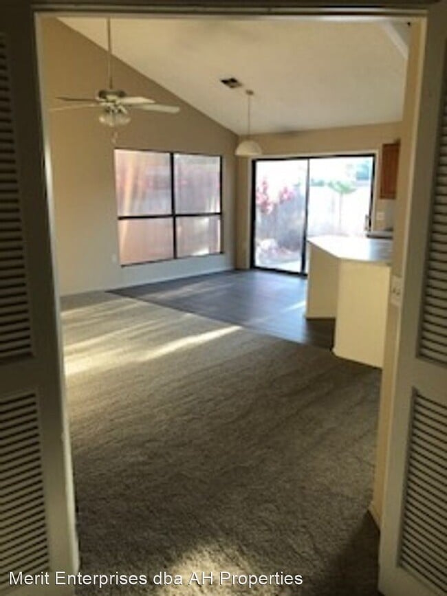 Building Photo - 3 br, 2 bath House - 526 N QUARTZ ST