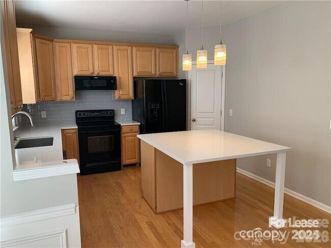 Foto del edificio - 15262 Kessler Dr