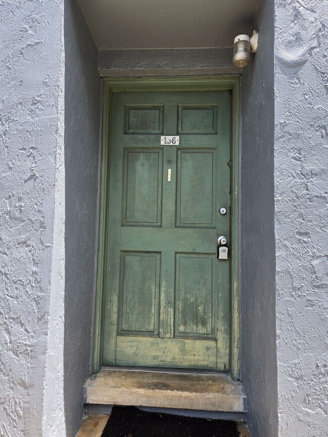 Building Photo - Palms West Condo-Oncu