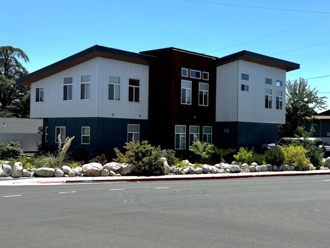 Edificio - 412 Kirman Ave