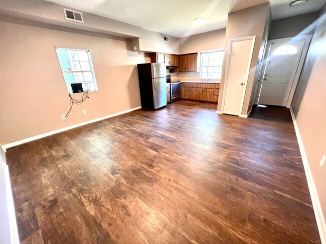 Building Photo - 542 5th Avenue (Full Service)