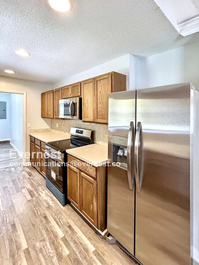 Foto del edificio - Lovely 3-Bedroom Home with Modern Amenitie...