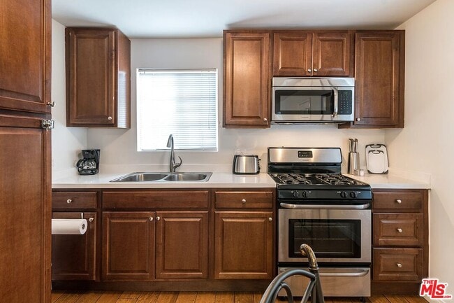 Building Photo - 5249 Satsuma Ave