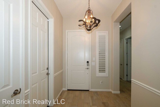 Foto del edificio - 4 br, 2.5 bath House - 3535 E Walnut Rd.