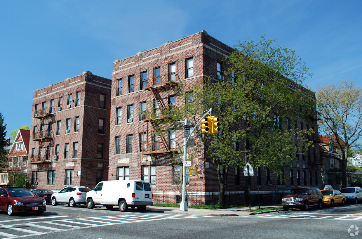 Vista desde el noreste - 2744 Bedford Ave