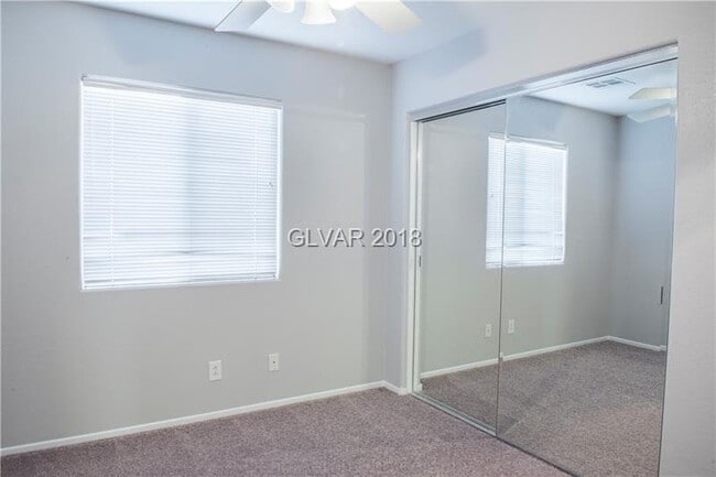 Building Photo - Great 3 bd / 3 bth home in a SW community w/pool & park