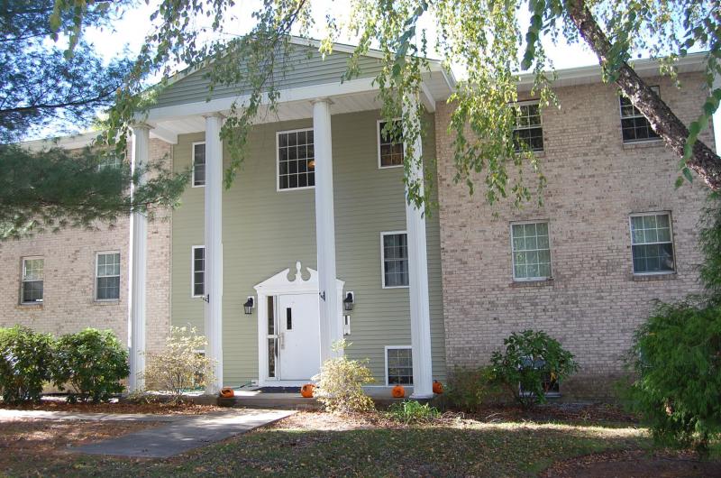 Primary Photo - 2060 Mineral Spring Ave