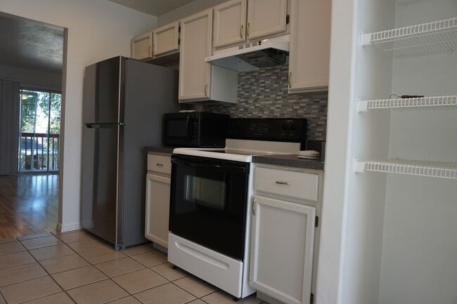 Building Photo - Centrally Located 3 Bedroom Midvale Home