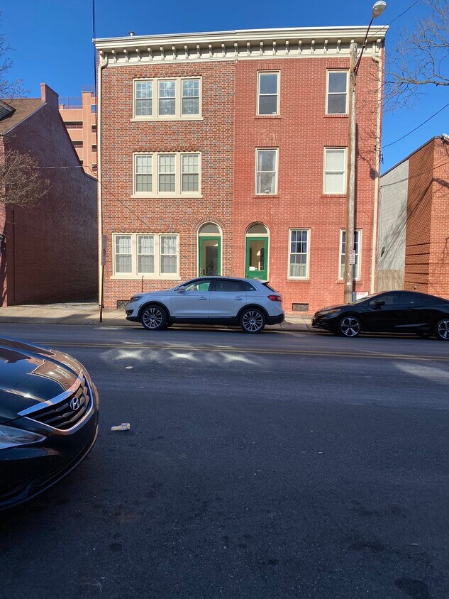 29-31 E. James - 31 E James St
