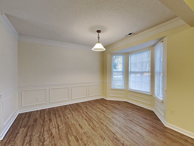 Building Photo - Sign today for FREE RENT! 4BR/2.5BA home i...