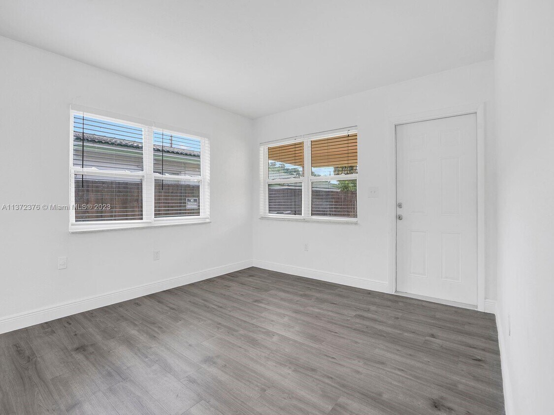 4070 NW 65th Ave Unit 4076, Virginia Gardens, FL 33166 Room for Rent