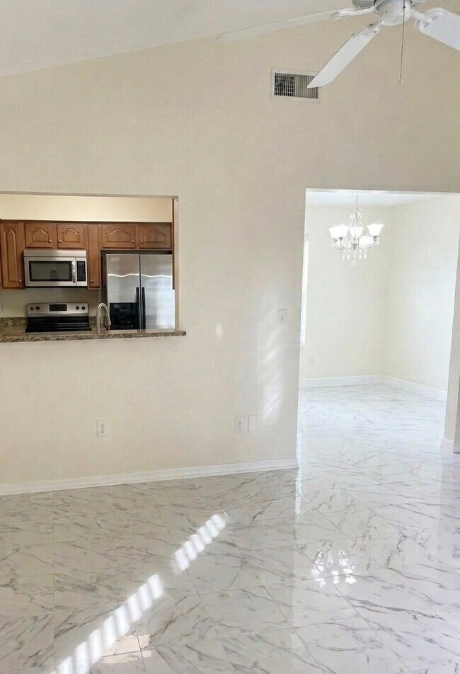 Foto del edificio - 355 Springdale Dr