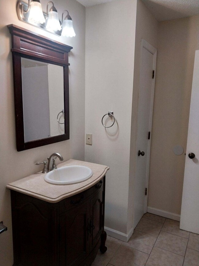 Foto del edificio - 106 Car Mol Dr