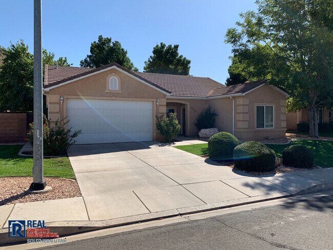 Building Photo - 3 bed 2 bath Home with LANDSCAPE MAINTENAN...