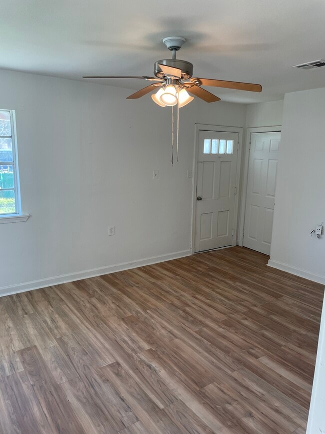 Building Photo - 1117 Evergreen Dr