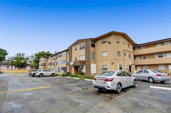 Building Photo - 160 Royal Palm Rd