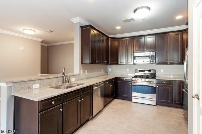 Building Photo - 1409 Brook Hollow Dr