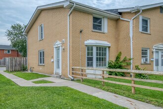 Building Photo - 153 Arbour Glen Crescent