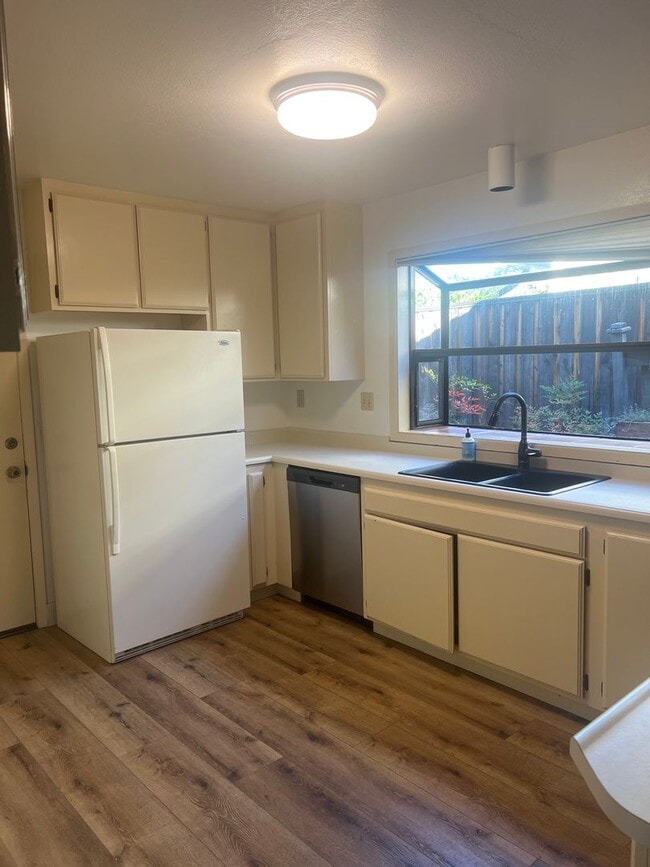 Foto del edificio - Beautiful 3 Bedroom 2 Bath in Great Neighb...
