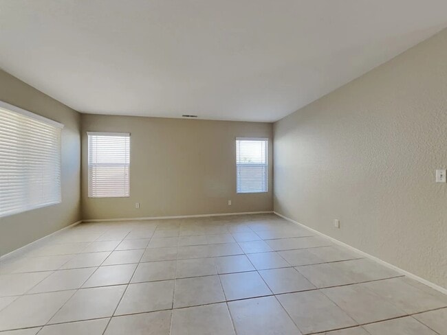 Building Photo - 38645 Annette Ave