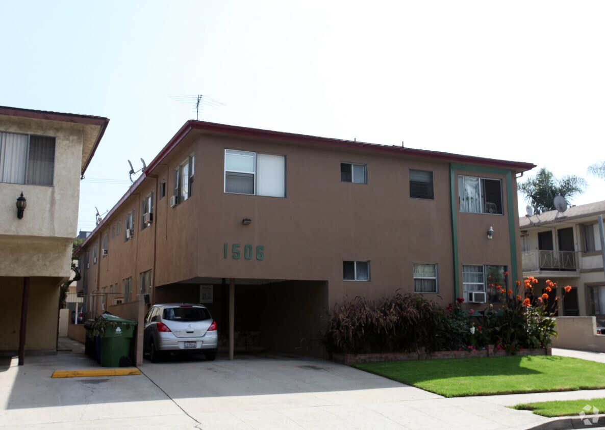 Building Photo - 1506 Barry Ave