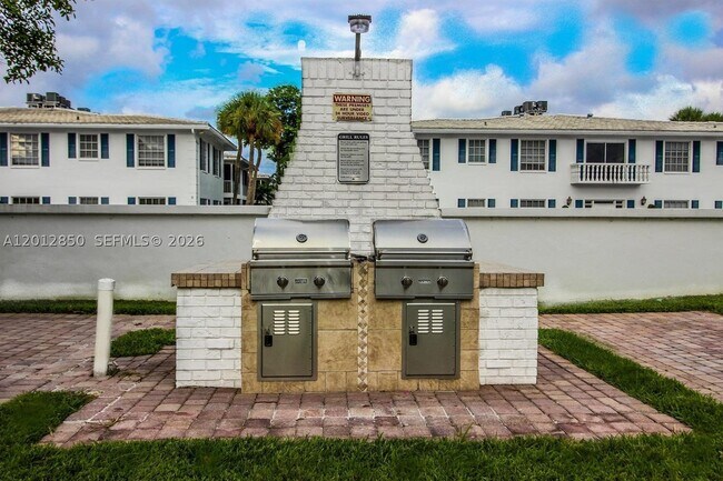 Foto del edificio - 2200 NE 66th St