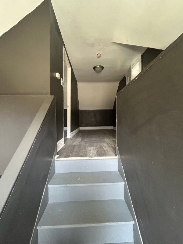 Building Photo - 1210 E 84th St