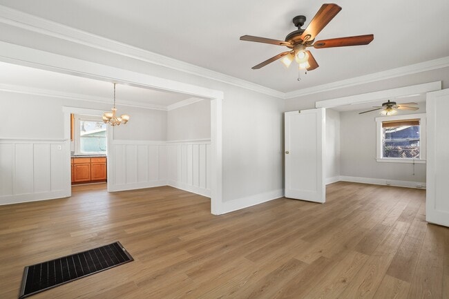 Sala de estar, comedor y estudio - 490 MacDonald St