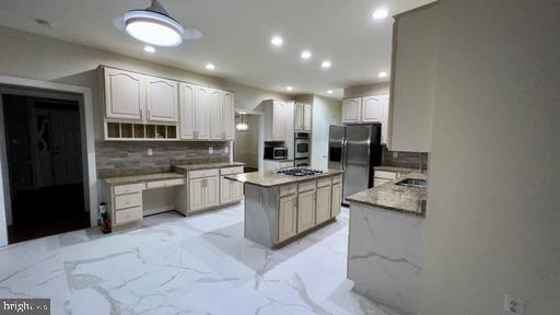 Foto del edificio - 6628 Byrns Pl