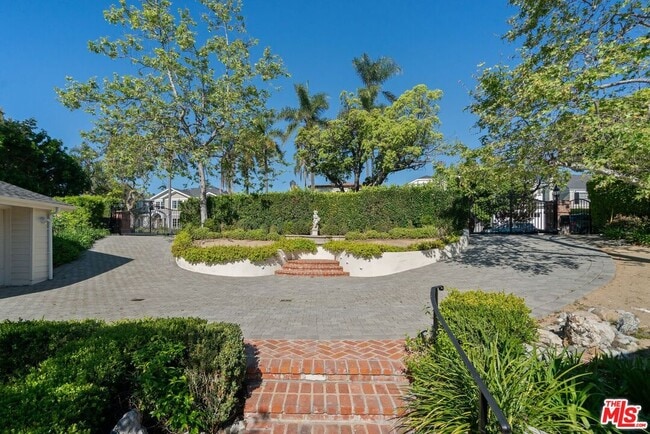 Foto del edificio - 510 Toyopa Dr